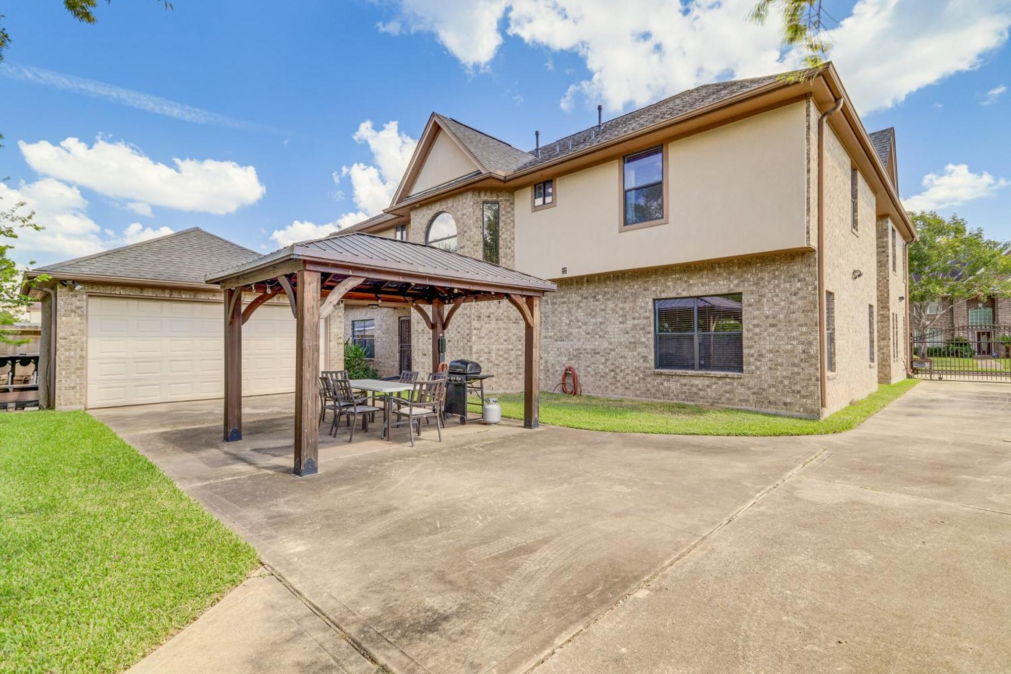 Elegant Houston Home With Gazebo And Game Room! Luaran gambar