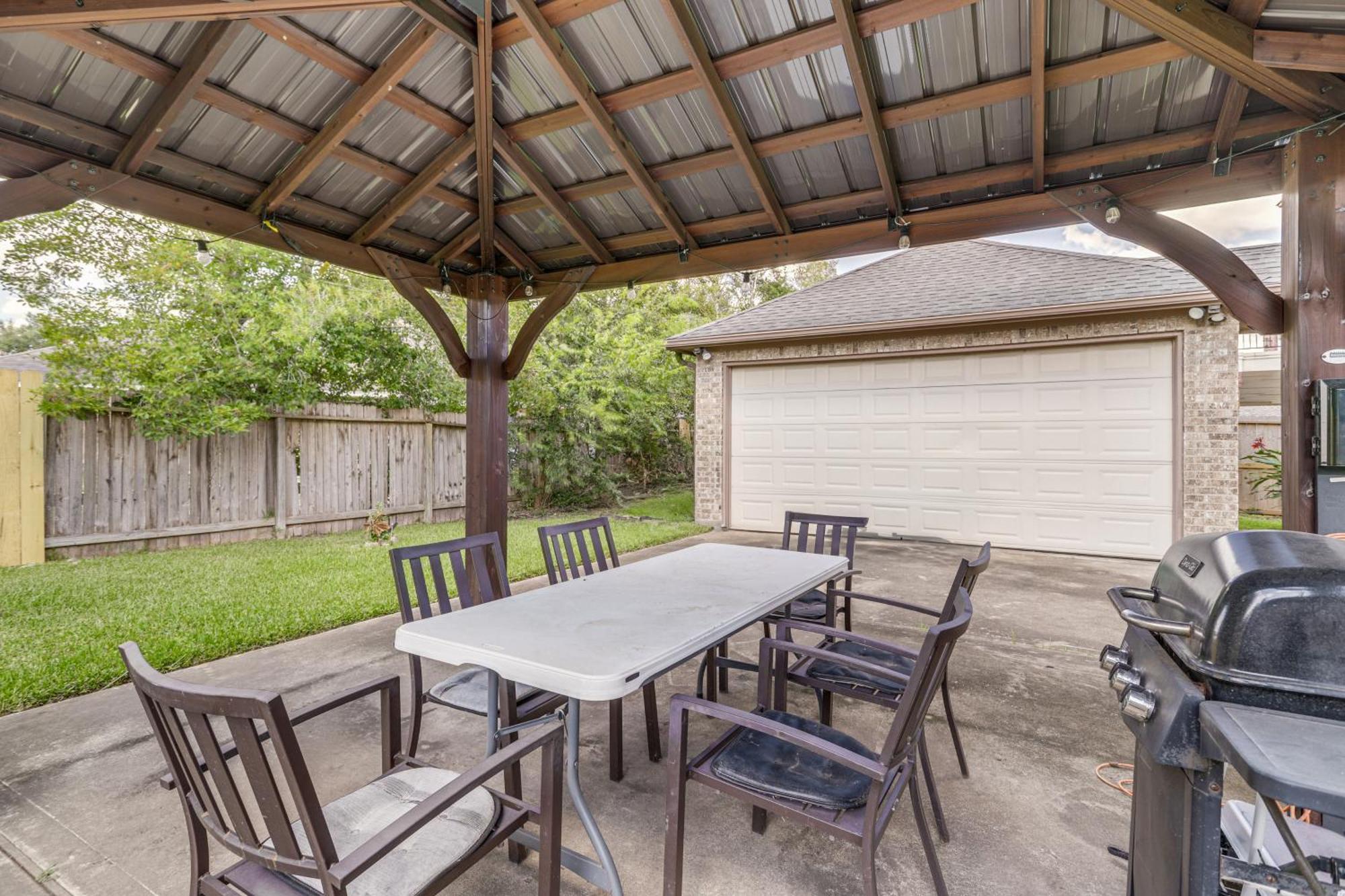 Elegant Houston Home With Gazebo And Game Room! Luaran gambar